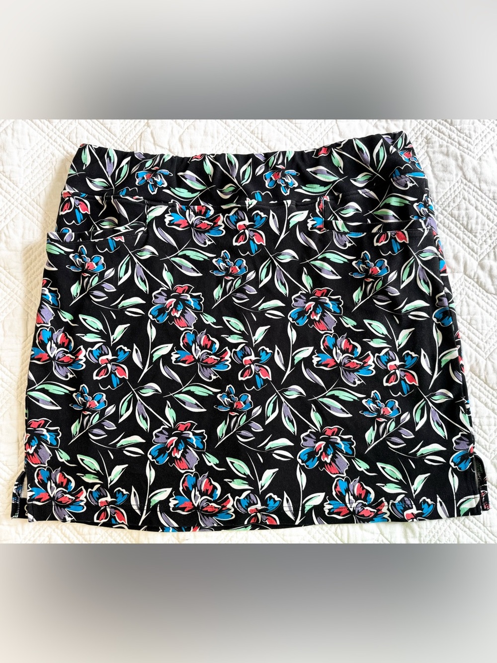 Chadwicks Black Floral Print 18” Skort with Pockets Size Large